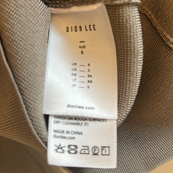 Dion Lee Cold Shoulder top. Size US 2 (AU 6) - Picture 3 of 4